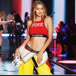 😍BNWT PINK Sports Bra😍